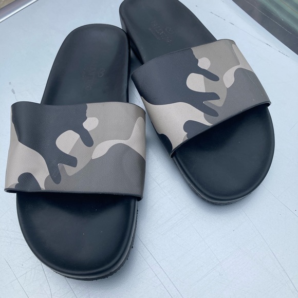 Sandals_&_Flip_Flops